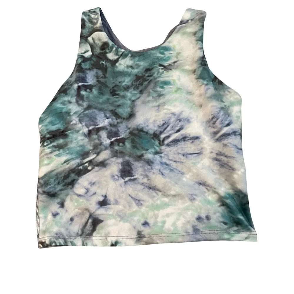 Athleta Gray Textured cropped tank with bra pads